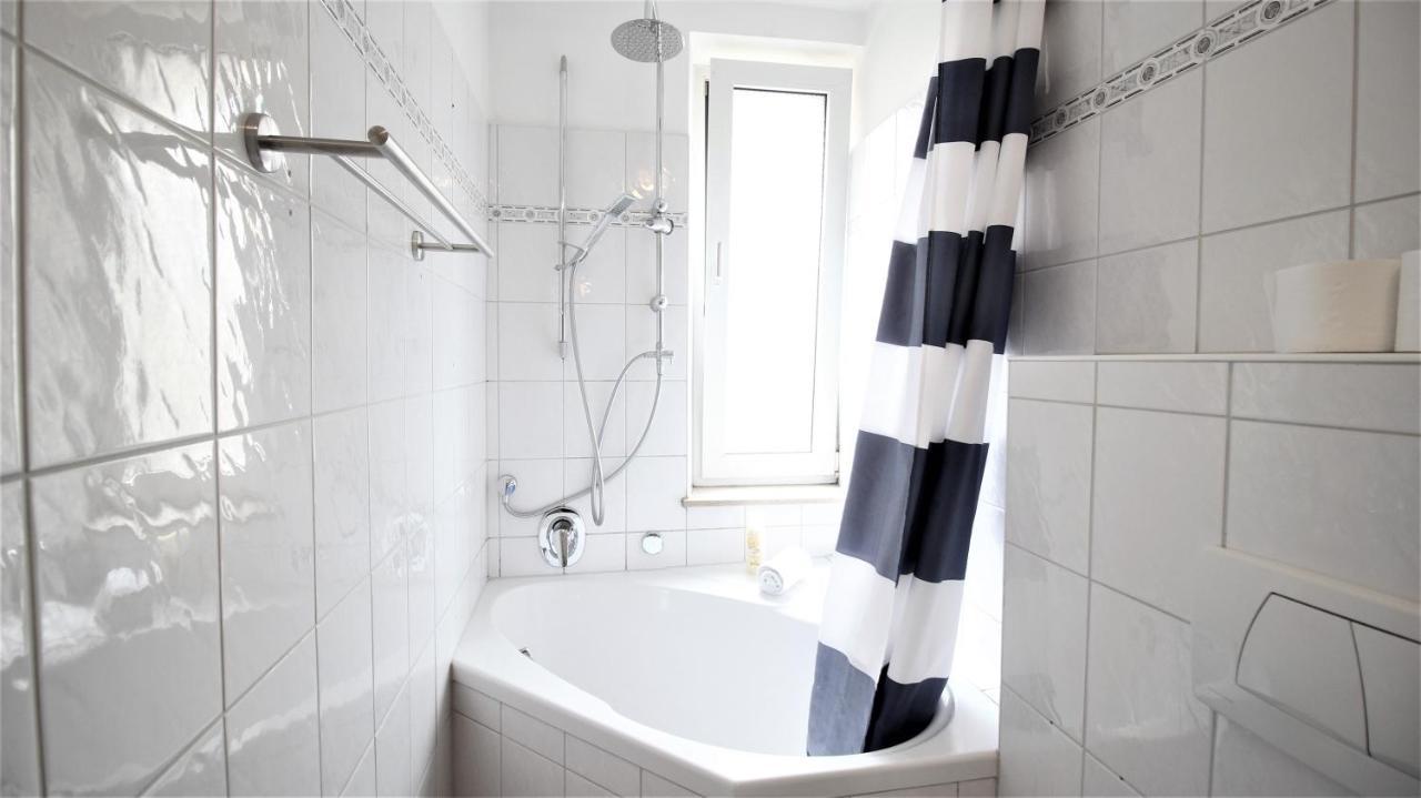 Zentral Wohnen - Inkl. Privatem Stellplatz Apartment Wurzburg Ngoại thất bức ảnh